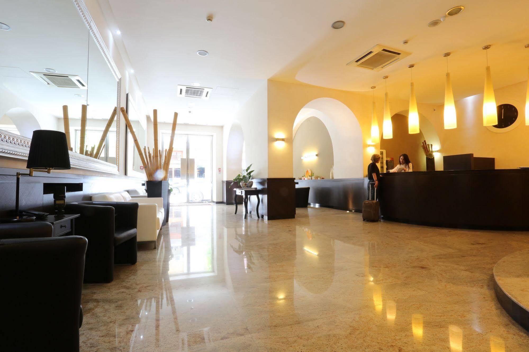 Hotel Europa Foggia Buitenkant foto