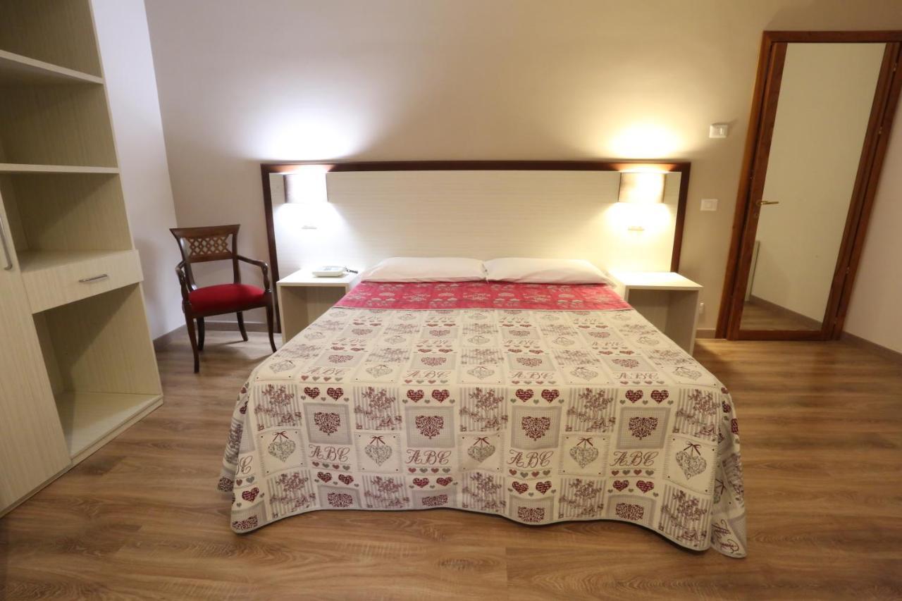 Hotel Europa Foggia Buitenkant foto